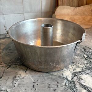 Classic  Aluminum Tube Pan Angel Food Cake